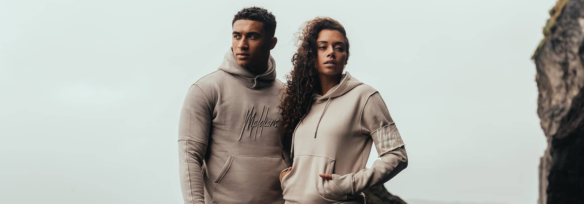Man en vrouw in nieuwe malelions collectie