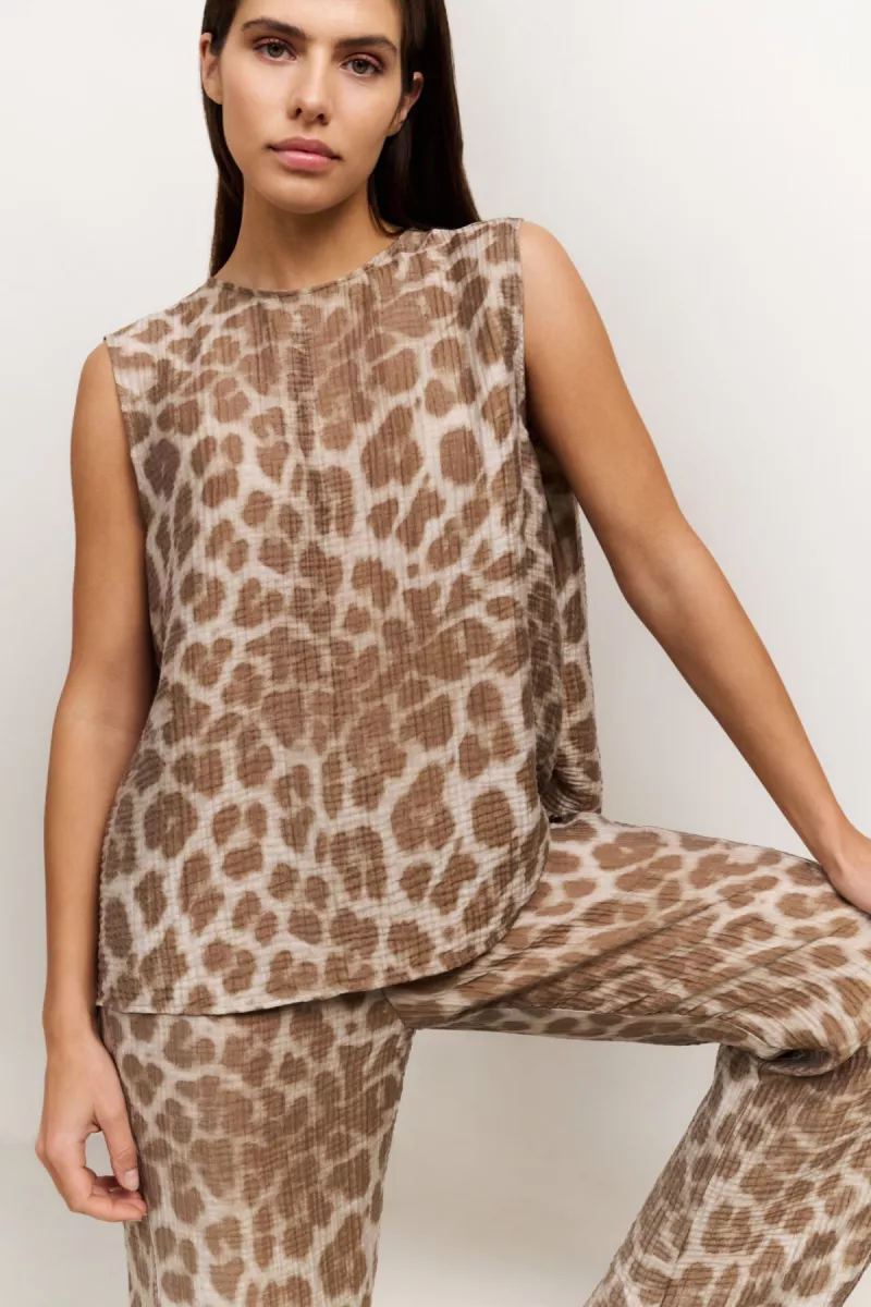 YAYA-Mouwloze top met luipaardprint; Viscose/Polyamide/Lyocell-01-701311-507-999511-BRUIN