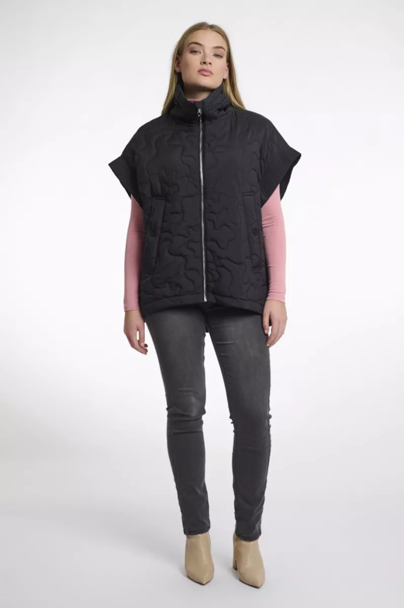 RINO & PELLE-Quilted Cape With Zipper Closure-Caitlyn.7002511-Black-ZWART