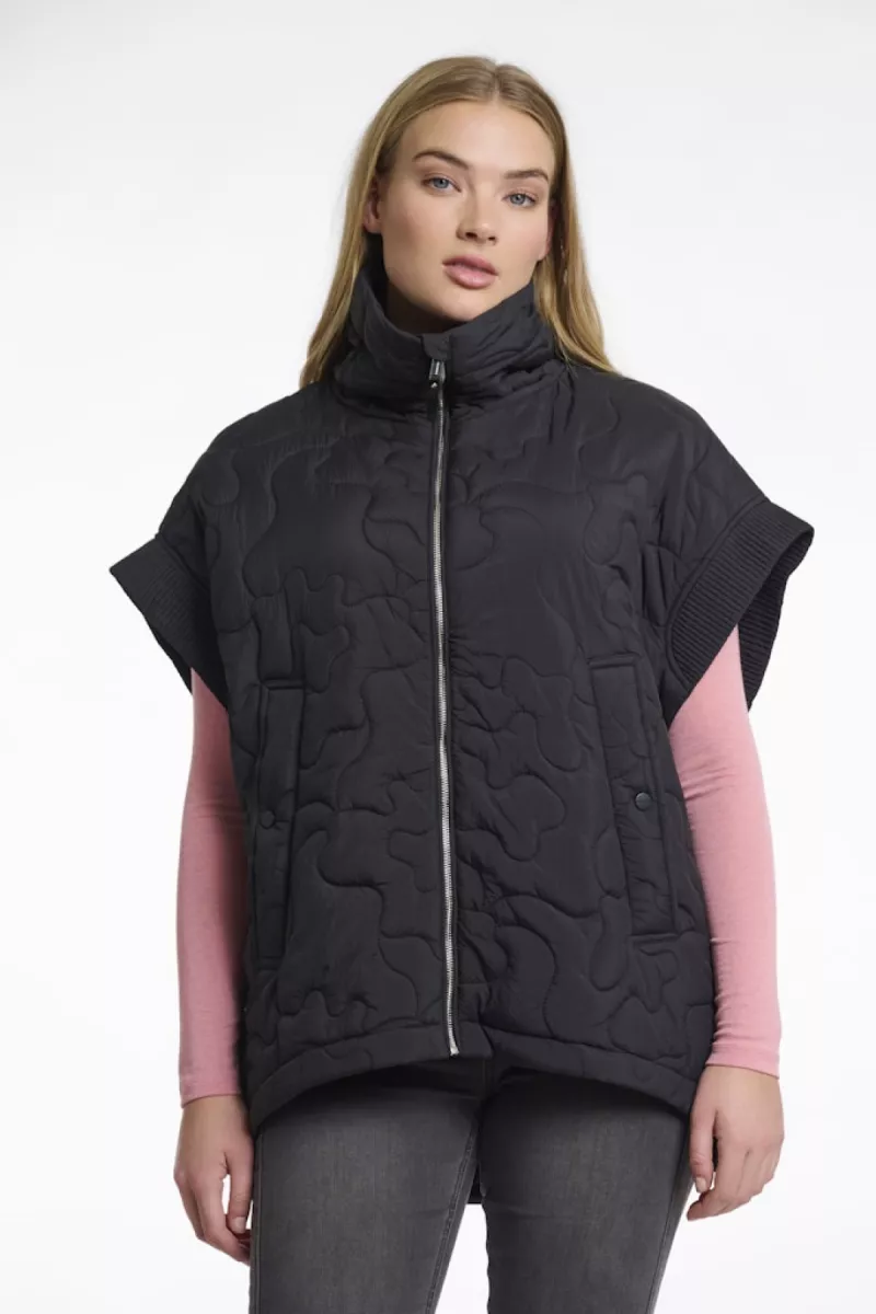 RINO & PELLE-Quilted Cape With Zipper Closure-Caitlyn.7002511-Black-ZWART