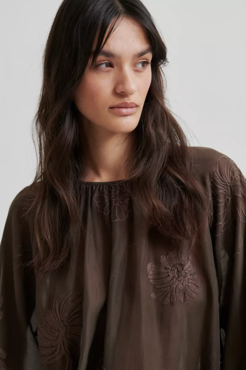 Second Female-Blouse LM-Veria Blouse-6103 Delicioso-DONKER BRUIN