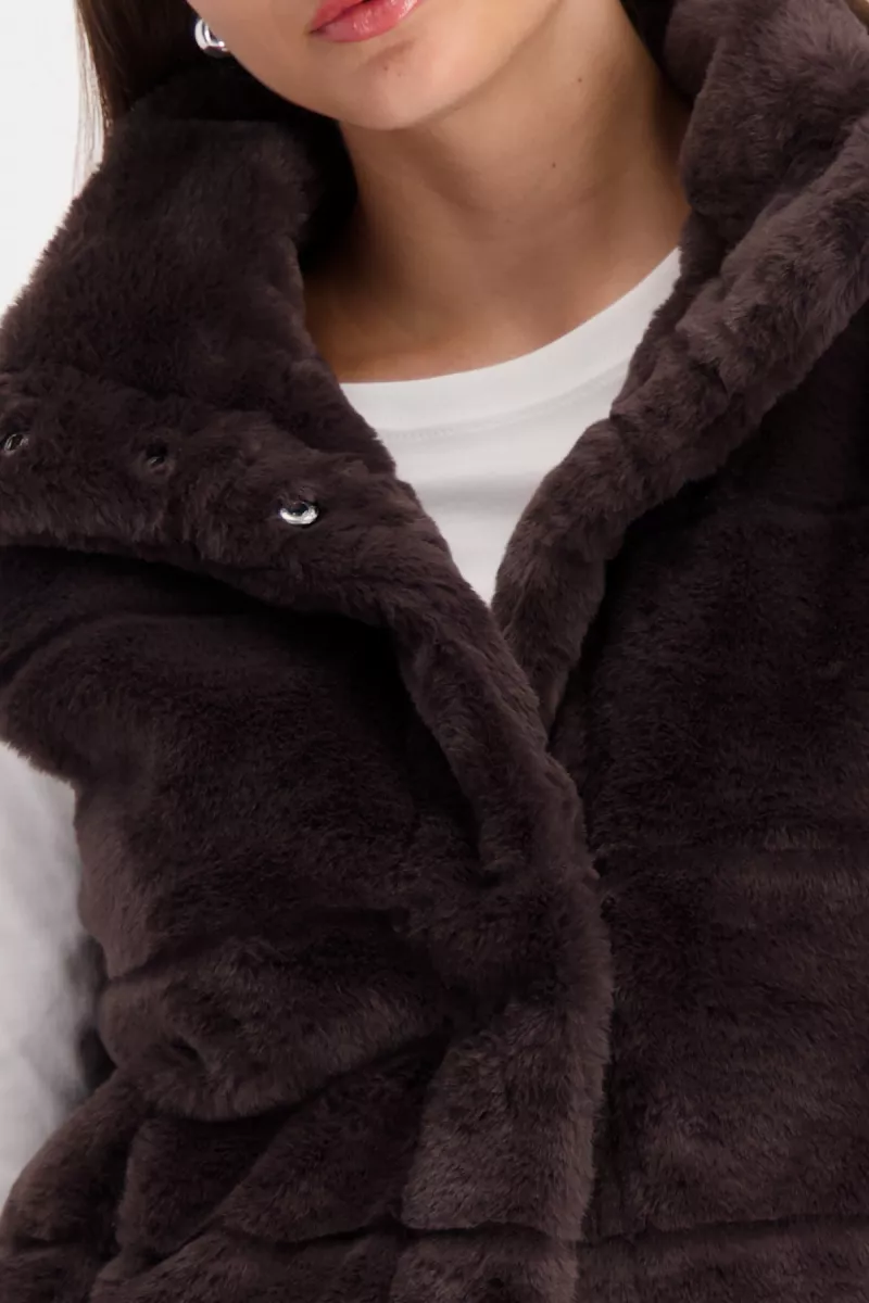 monari-fluffy-vest-809280-520-brownie-bruin-3 Monari-Fluffy vest-809280-520 Brownie-BRUIN