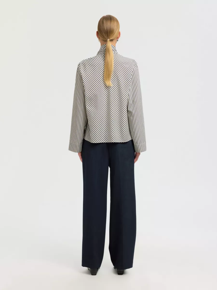 selected-femme-slfcharlotte-ls-scarf-top-b-16099436-angora-blauw-combinatie-2 Selected Femme-SLFCHARLOTTE LS SCARF TOP B-16099436-Angora-BLAUW COMBINATIE