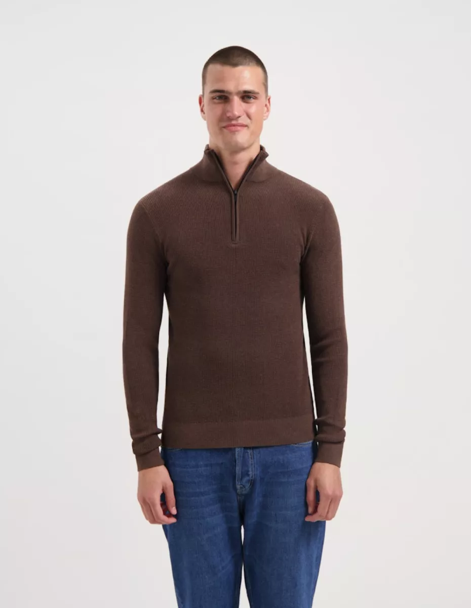 Saint Steve-240906-Dominic-50011 Toasted almond melange-BRUIN