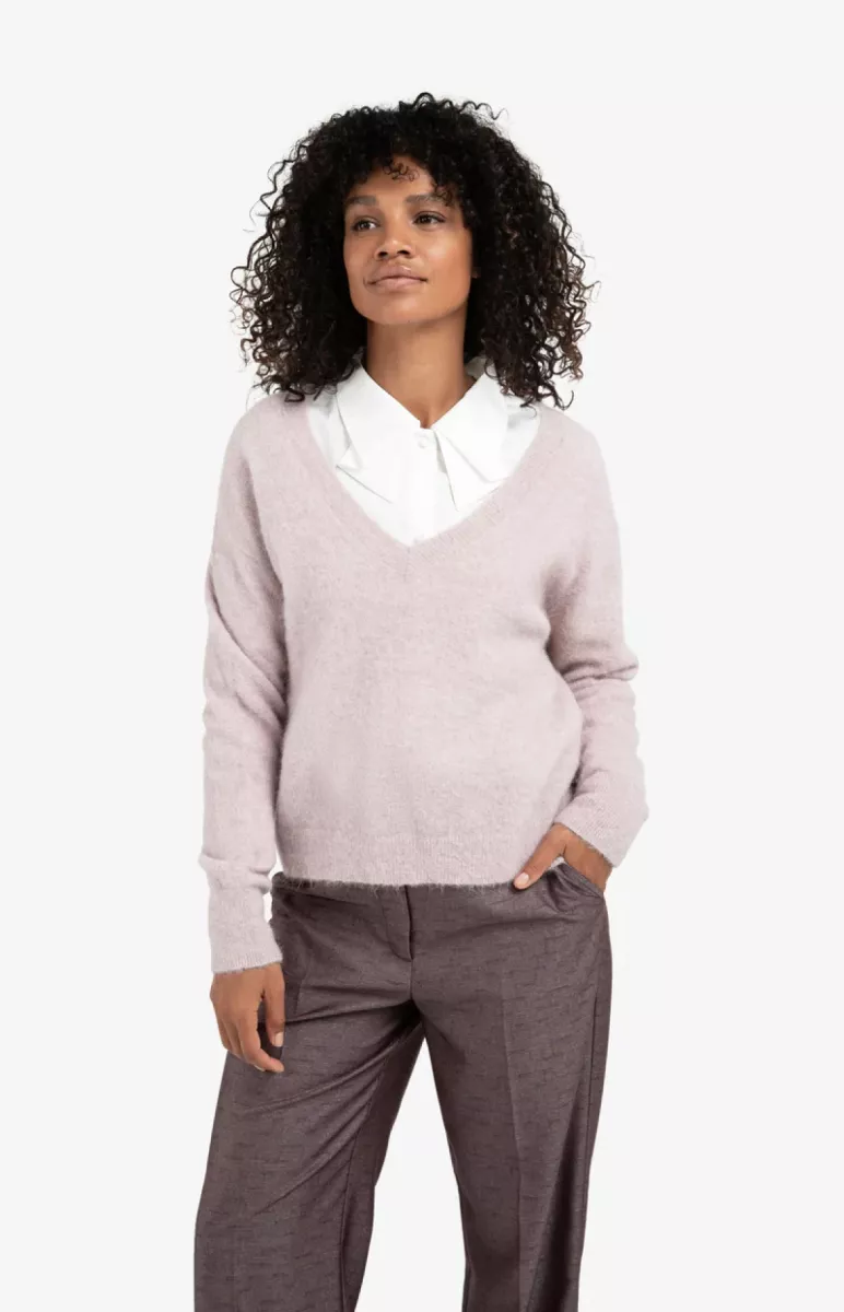 yaya-soft-sweater-with-v-neck-alpaca-polyamide-elastane-53802-01-000536-511-53802-licht-paars-2 YAYA-Soft sweater with V-neck; Alpaca/Polyamide/Elastane; 53802-01-000536-511-53802-LICHT PAARS