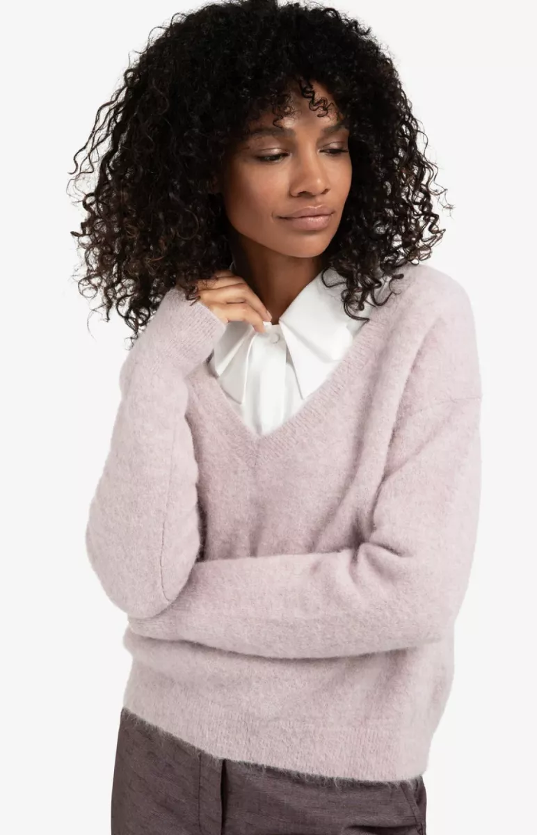 yaya-soft-sweater-with-v-neck-alpaca-polyamide-elastane-53802-01-000536-511-53802-licht-paars-4 YAYA-Soft sweater with V-neck; Alpaca/Polyamide/Elastane; 53802-01-000536-511-53802-LICHT PAARS