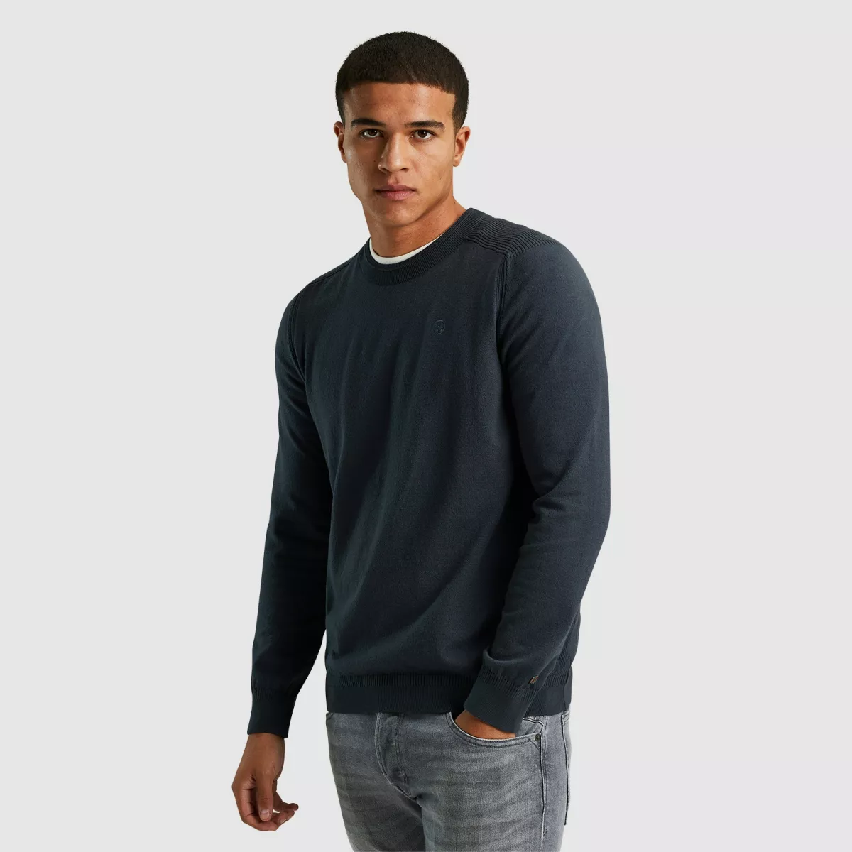 cast-iron-crewneck-essential-cotton-stretch-ckw2408300-5442-sea-storm-blauw-2 CAST IRON-Crewneck essential cotton stretch-CKW2408300-5442 Sea storm-BLAUW
