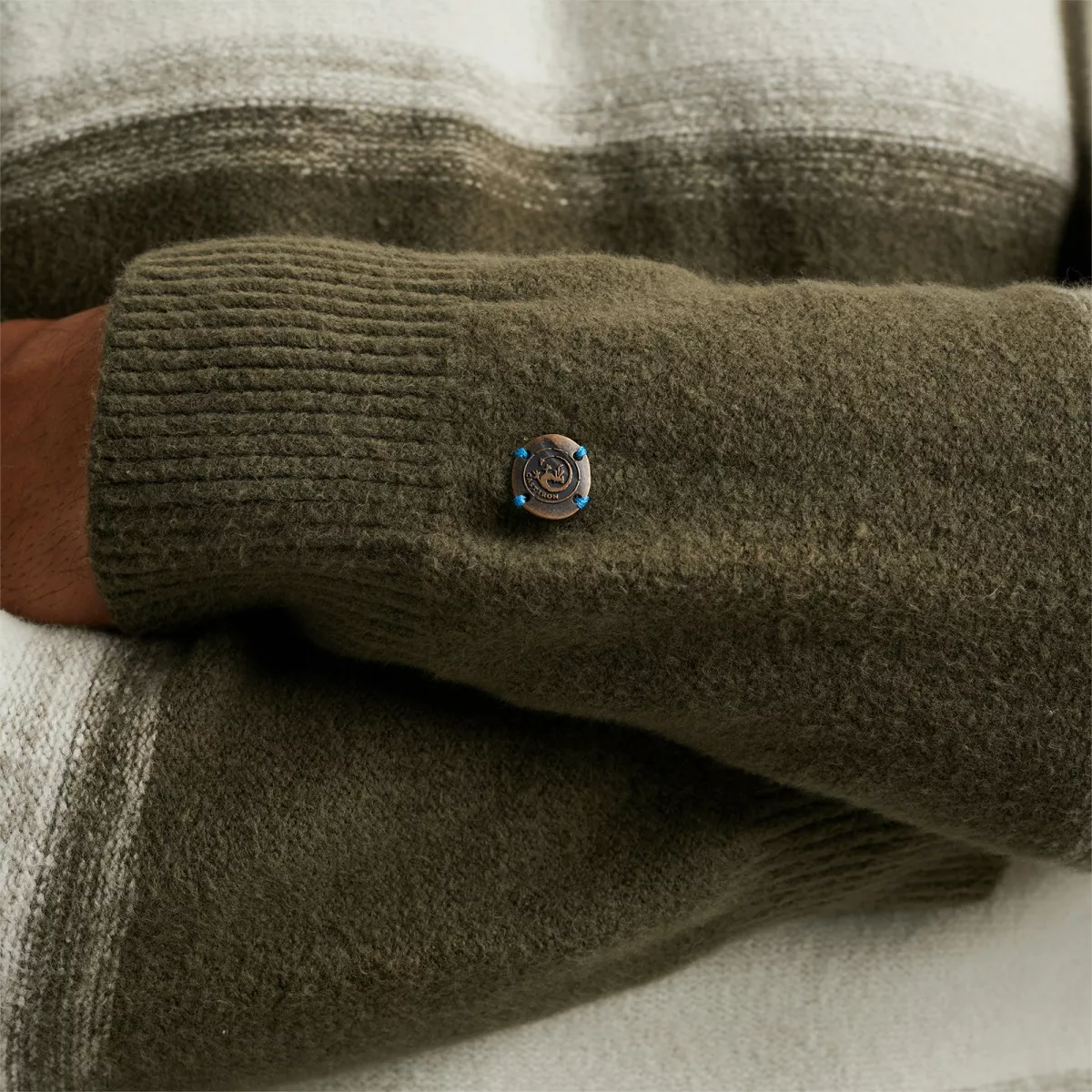 cast-iron-crewneck-regular-fit-cotton-blend-ckw2410345-8027-bungee-cord-bruin-5 CAST IRON-Crewneck regular fit cotton blend-CKW2410345-8027 Bungee cord-BRUIN