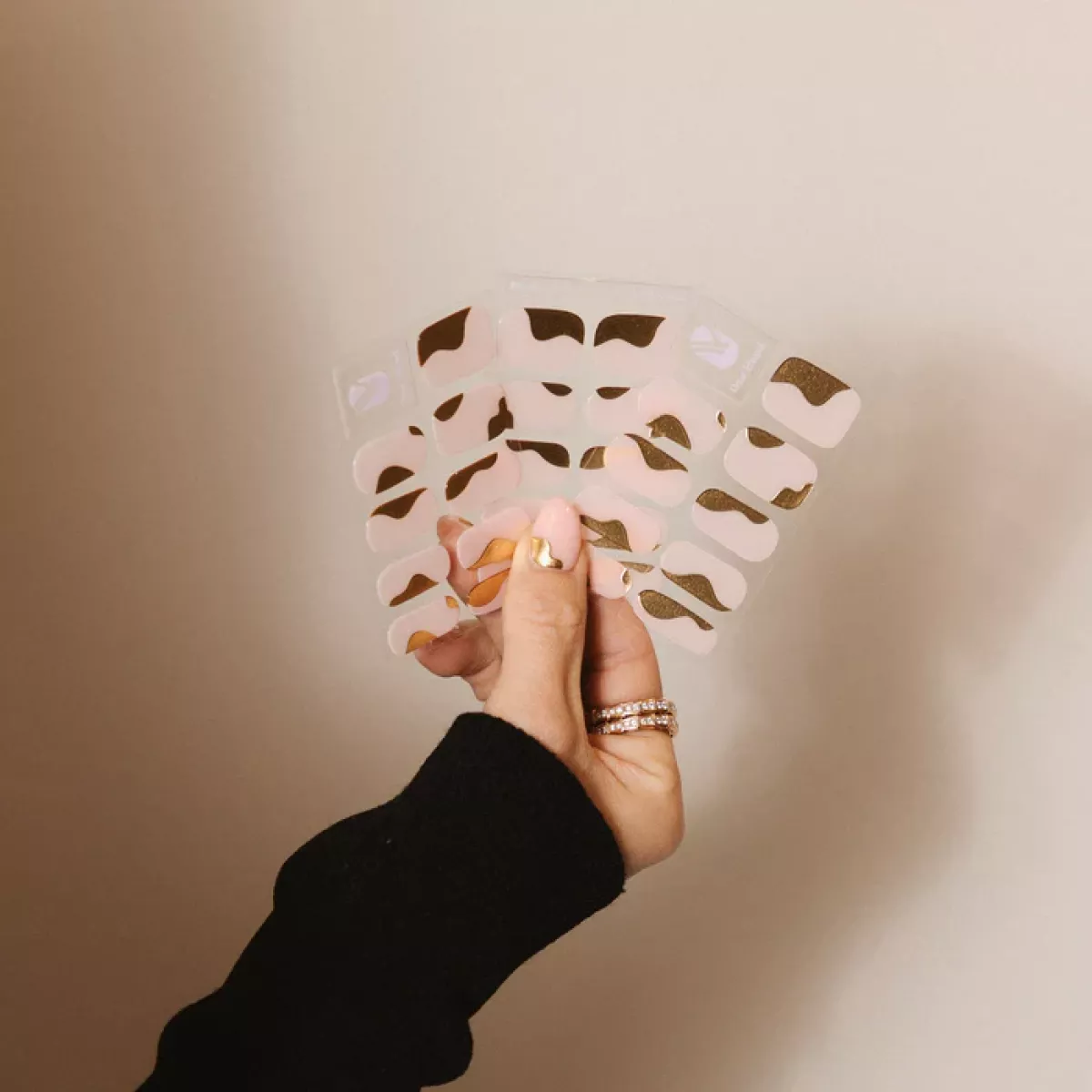 Maniac-Design Manicure-Gold Kissed By Vedder en Vedde-25AH23-ASSORTI