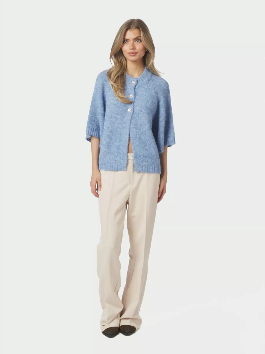 neo-noir-benuta-fluffy-knit-cardigan-165816-142-dusty-blue-licht-blauw-3 Neo Noir-Benuta Fluffy Knit Cardigan-165816-142 Dusty Blue-LICHT BLAUW