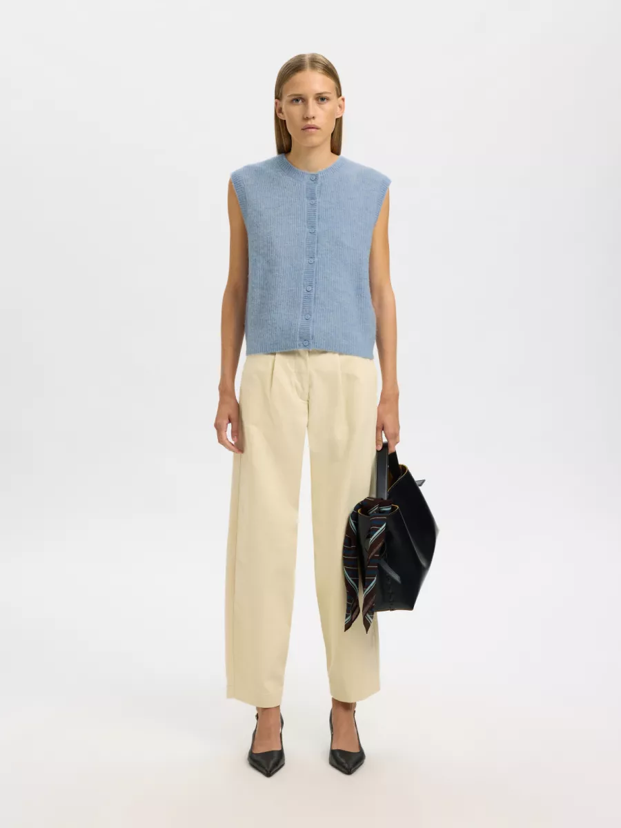 selected-femme-slflulu-sl-button-o-neck-vest-ex-16098808-cashmere-blue-licht-blauw-4 Selected Femme-SLFLULU SL BUTTON O-NECK VEST EX-16098808-Cashmere Blue-LICHT BLAUW