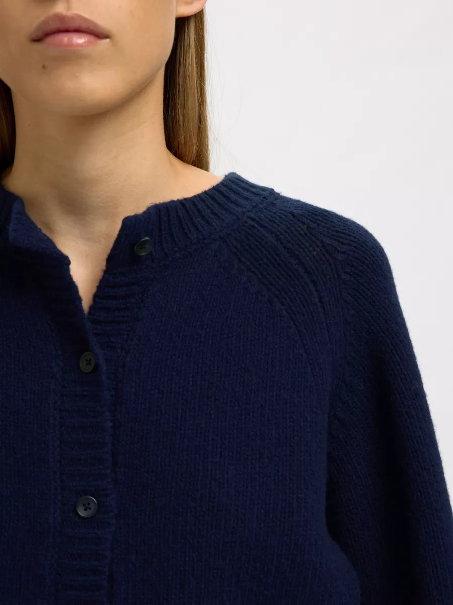 selected-femme-slfnora-short-ls-knit-o-cardigan-16099196-dark-sapphire-blauw-2 Selected Femme-SLFNORA SHORT LS KNIT O-CARDIGAN-16099196-Dark Sapphire-BLAUW