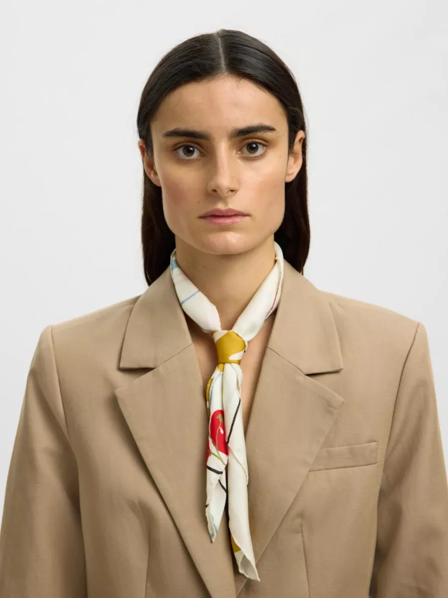 selected-femme-slfsara-amour-scarf-16101096-egret-creme-2 Selected Femme-SLFSARA AMOUR SCARF-16101096-Egret-CREME