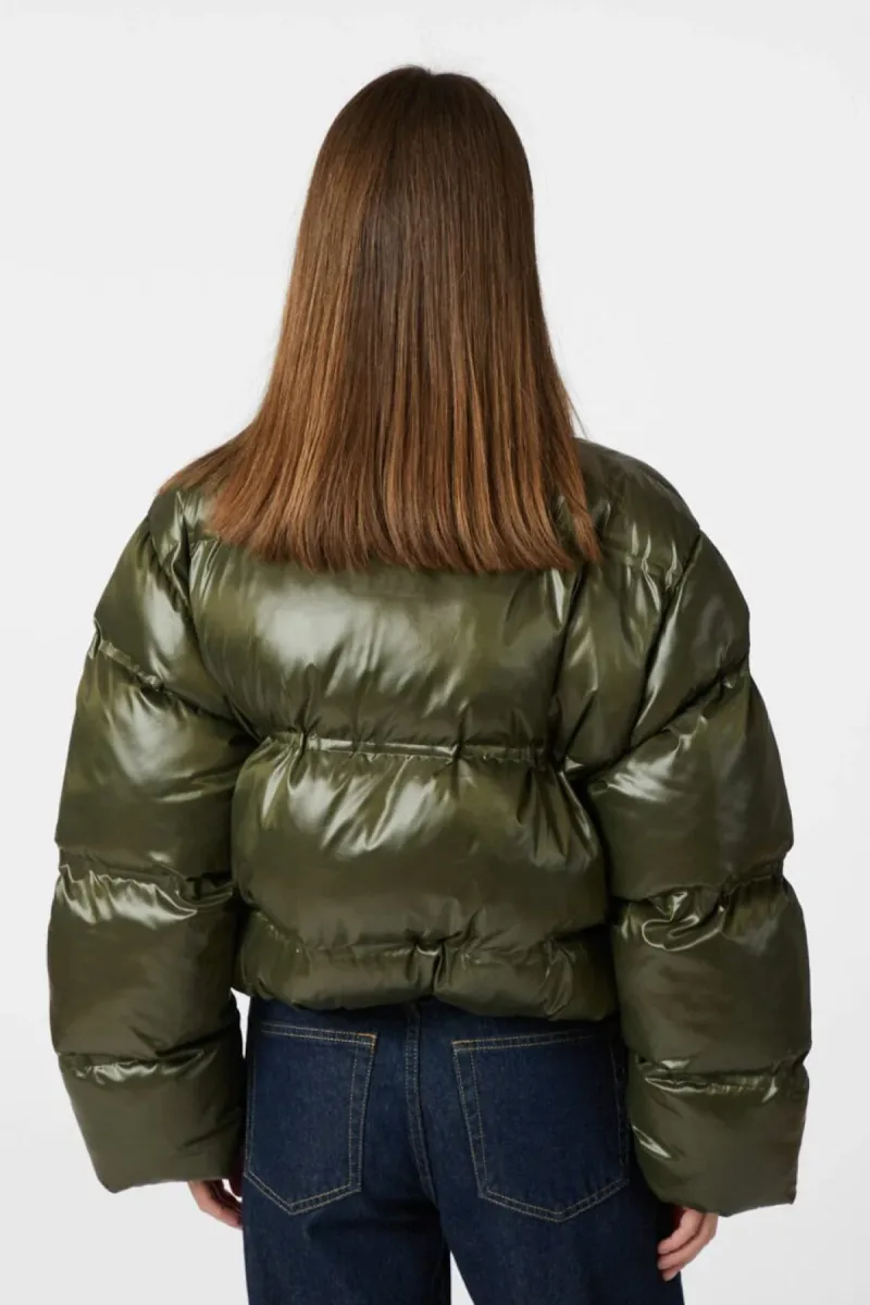 neo-noir-rhea-shiny-puffer-jacket-165094-605-olive-olijf-7 Neo Noir-Rhea Shiny Puffer Jacket-165094-605 Olive-OLIJF