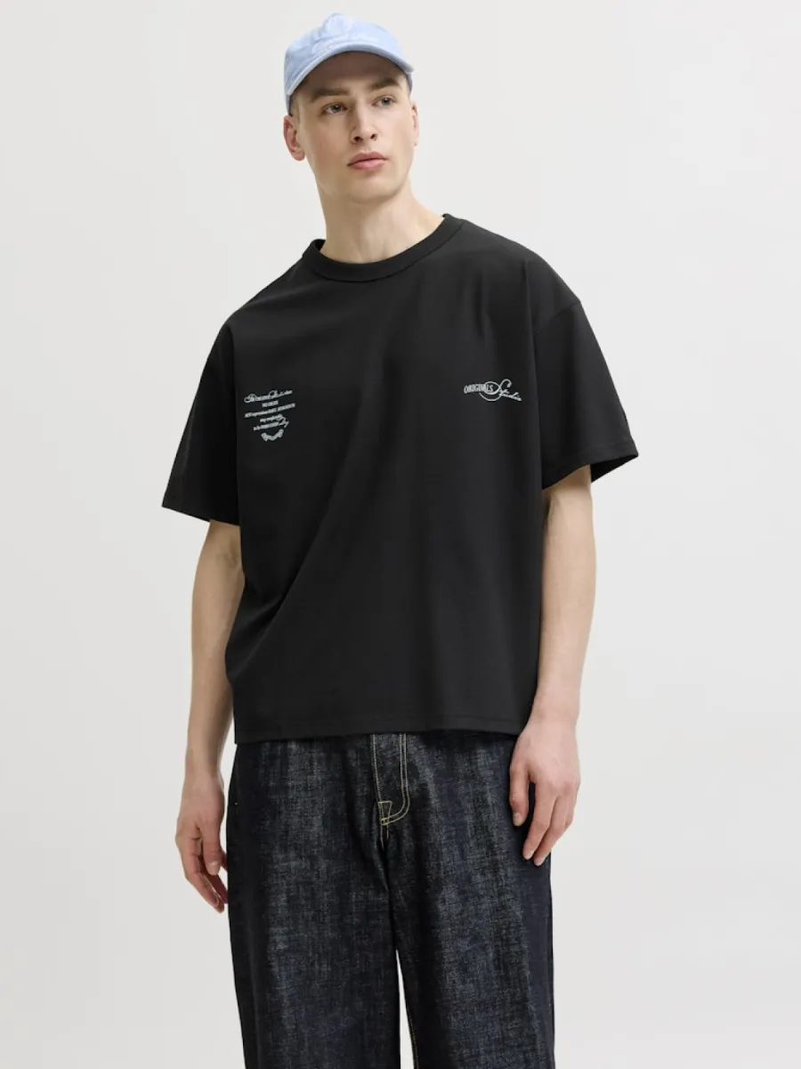 jack-jones-jorsanremo-typo-tee-ss-crew-neck-ln-12296421-black-zwart-6 JACK & JONES-JORSANREMO TYPO TEE SS CREW NECK LN-12296421-Black-ZWART