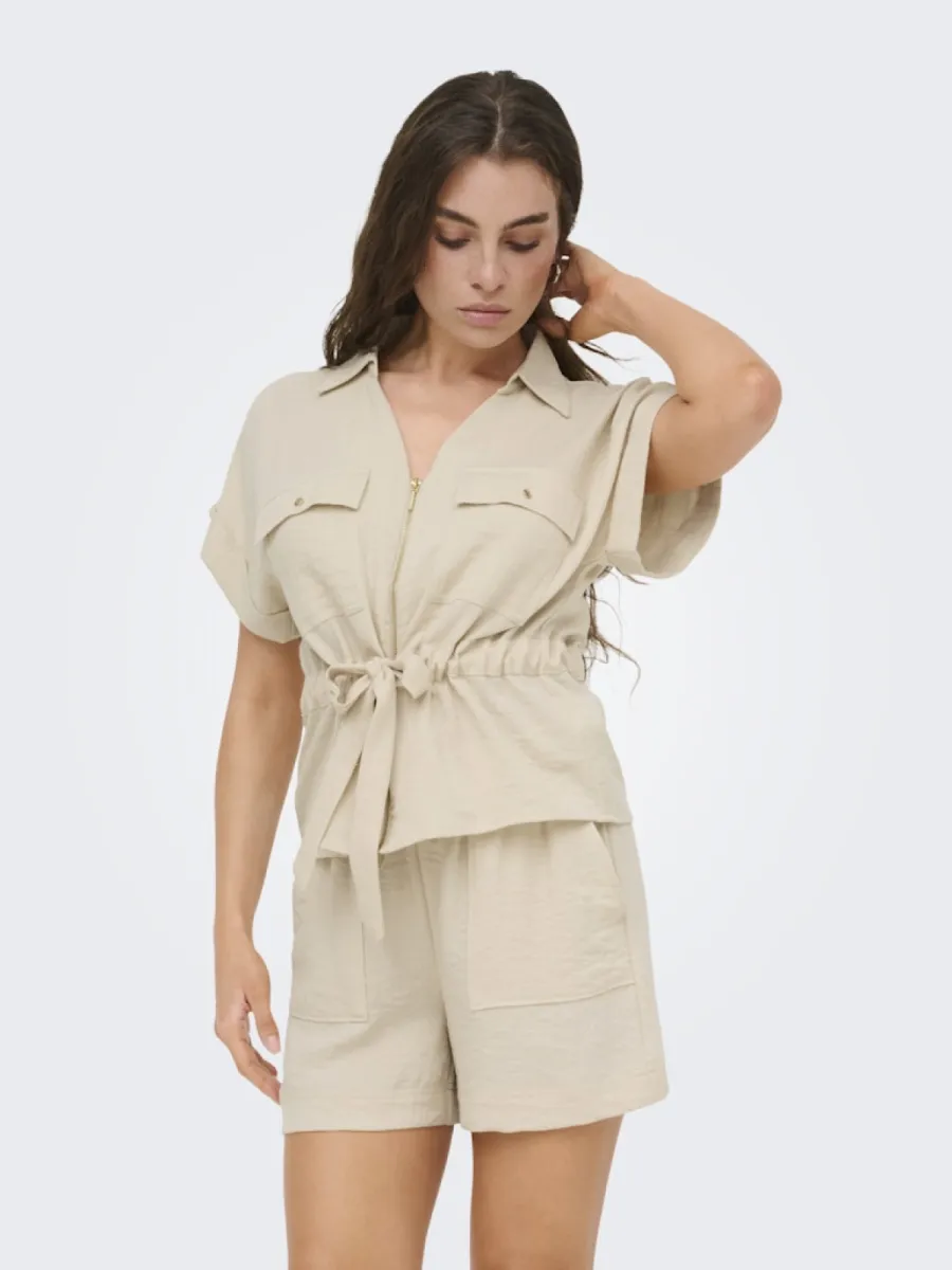 only-jdymille-s-s-zip-shirt-wvn-noos-15373098-sandshell-zand-1 ONLY-JDYMILLE S/S ZIP SHIRT WVN NOOS-15373098-Sandshell-ZAND