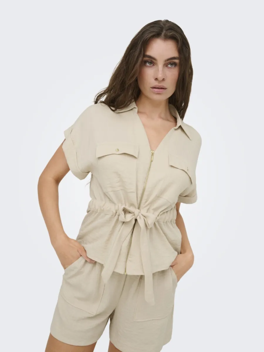 only-jdymille-s-s-zip-shirt-wvn-noos-15373098-sandshell-zand-5 ONLY-JDYMILLE S/S ZIP SHIRT WVN NOOS-15373098-Sandshell-ZAND