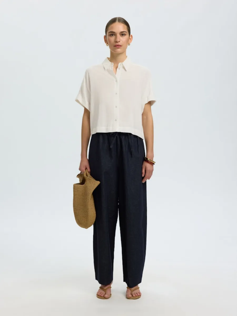selected-femme-slwviva-ss-cropped-sun-shirt-noos-16093937-sandshell-zand-2 Selected Femme-SLWVIVA SS CROPPED SUN SHIRT NOOS-16093937-Sandshell-ZAND