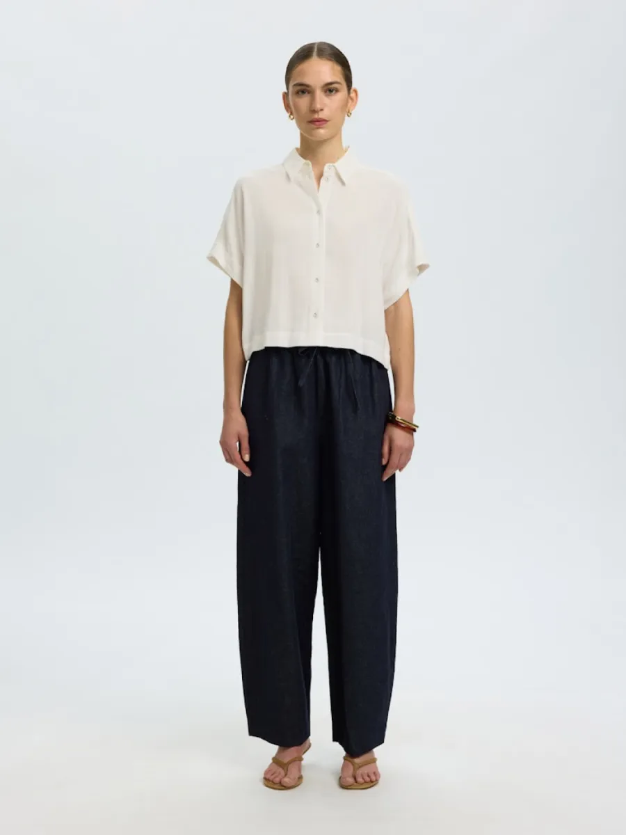 selected-femme-slwviva-ss-cropped-sun-shirt-noos-16093937-sandshell-zand-5 Selected Femme-SLWVIVA SS CROPPED SUN SHIRT NOOS-16093937-Sandshell-ZAND