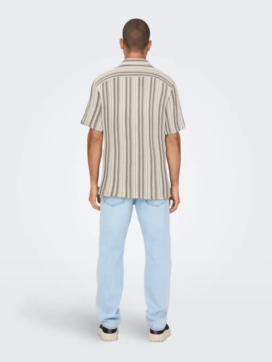 sons-onstrev-life-reg-stripe-ss-shirt-no-22025659-gardenia-bruin-2 SONS-ONSTREV LIFE REG STRIPE SS SHIRT NO-22025659-Gardenia-BRUIN