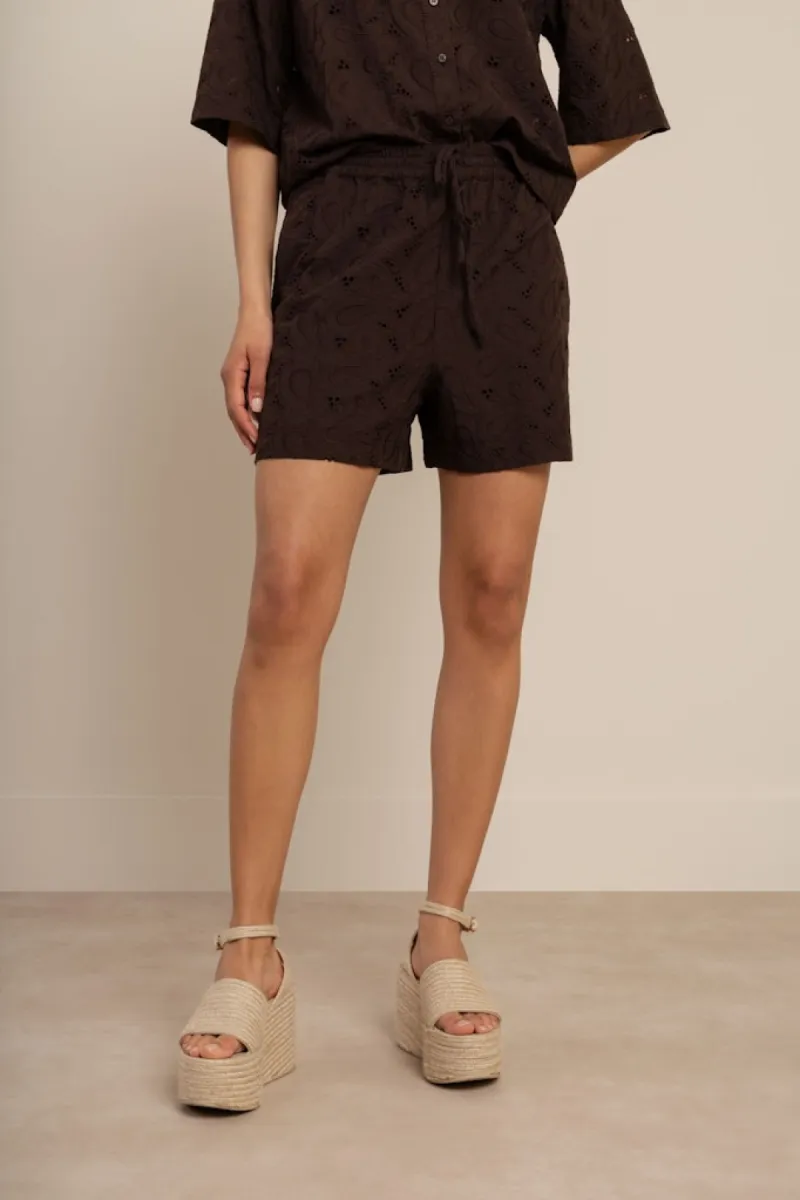 studio-anneloes-zena-broderie-shorts-13941-8700-espresso-cafe-1 STUDIO ANNELOES-Zena broderie shorts-13941-8700 Espresso-CAFE
