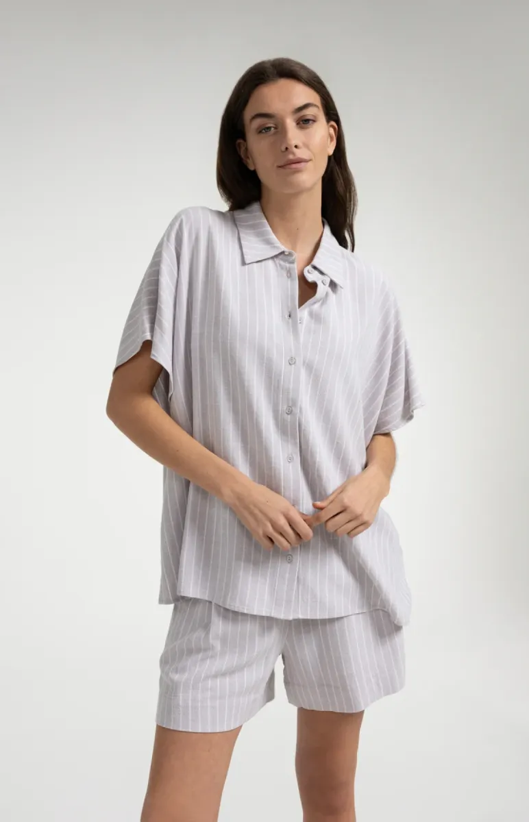 yaya-gestreepte-blouse-met-korte-mo-viscose-linen-441091-01-201224-606-441091-grijs-5 YAYA-Gestreepte blouse met korte mo; Viscose/Linen; 441091-01-201224-606-441091-GRIJS