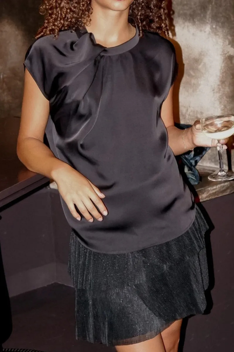 Neo Noir-Fleur Drapy Satin Blouse-160990-100 Black-ZWART
