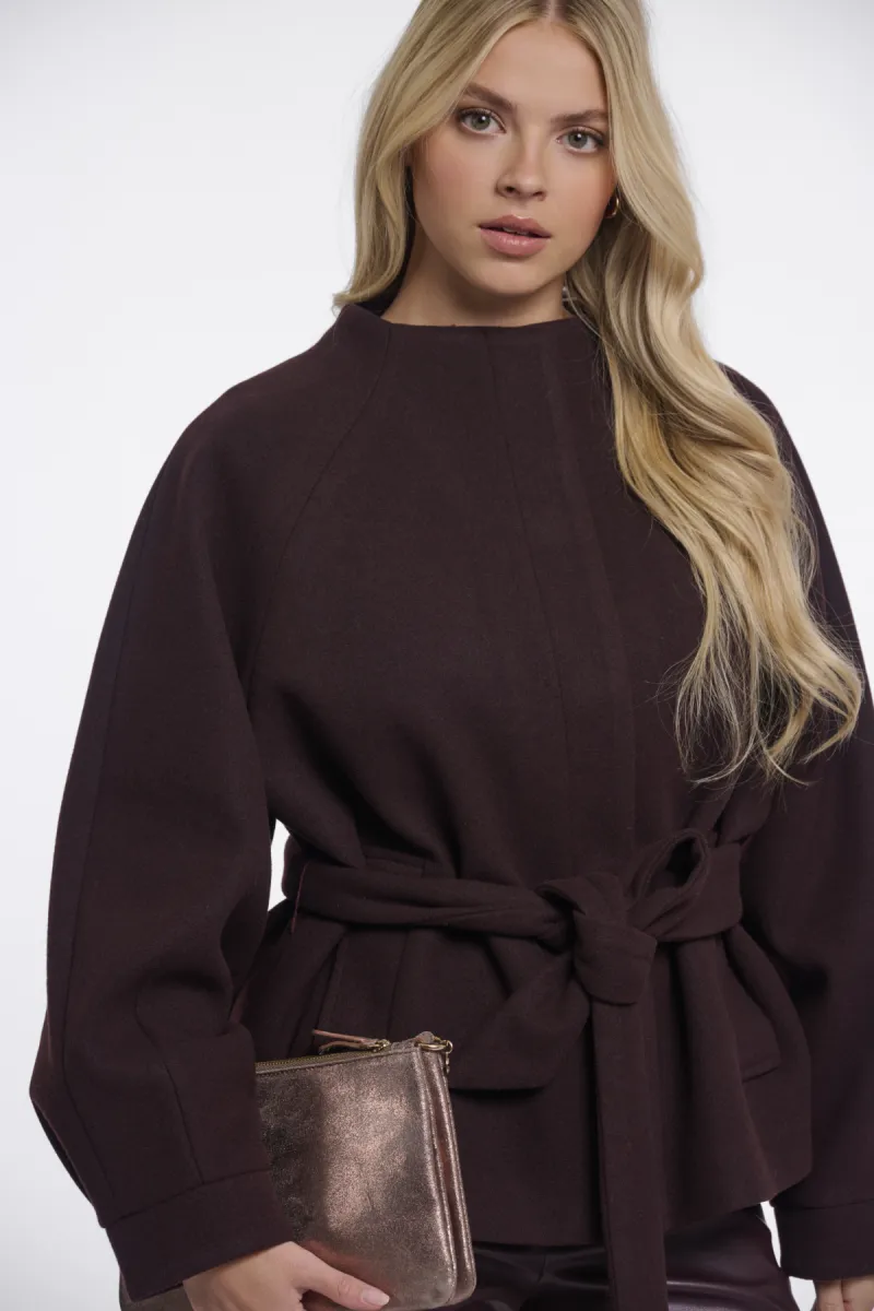 rino-pelle-short-coat-with-collar-cornelia7002611-10873-chocolate-bean-chocolade-2 RINO & PELLE-Short Coat With Collar-Cornelia.7002611-10873 Chocolate Bean-CHOCOLADE