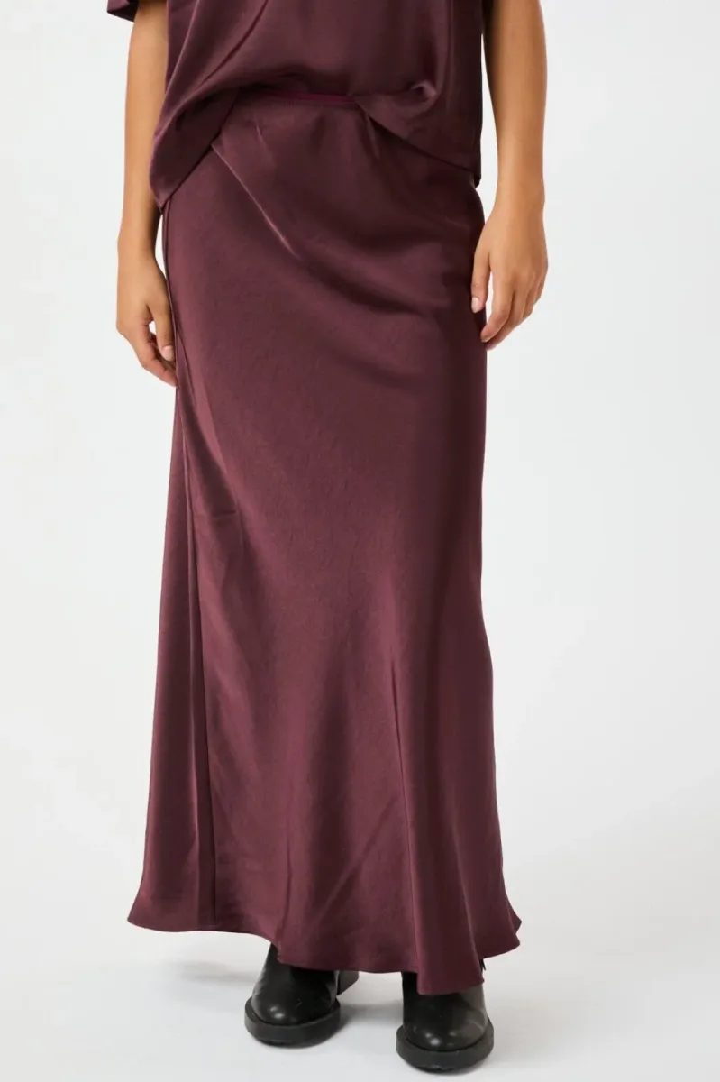 neo-noir-vicky-heavy-sateen-skirt-159588-174-burgundy-bordeaux-1 Neo Noir-Vicky Heavy Sateen Skirt-159588-174 Burgundy-BORDEAUX