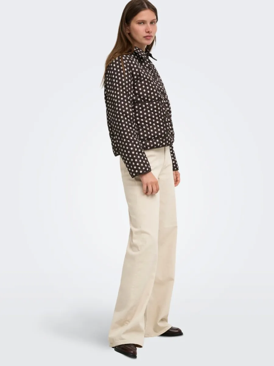 only-onldottie-quilt-aop-jacket-cc-otw-15377726-coffee-bean-cafe-4 ONLY-ONLDOTTIE QUILT AOP JACKET CC OTW-15377726-Coffee Bean-CAFE