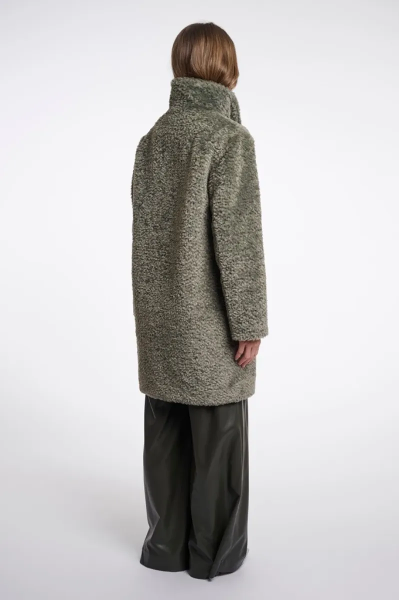 rino-pelle-mid-long-teddy-double-brested-coat-ena7002612-11111-misty-basil-groen-4 RINO & PELLE-Mid Long Teddy Double Brested Coat-Ena.7002612-11111 Misty Basil-GROEN