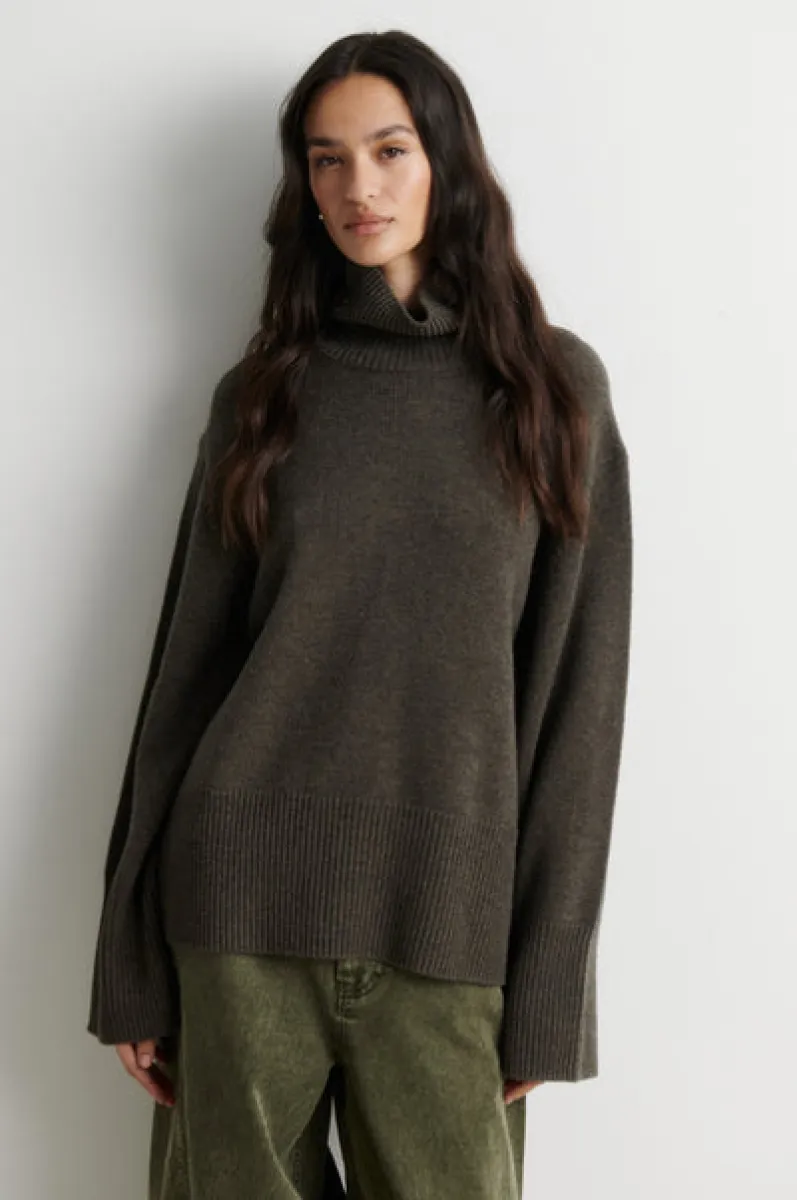second-female-59195-alpha-knit-t-neck-8004-black-olive-bruin-1 Second Female-59195-Alpha Knit T-neck-8004 Black Olive-BRUIN