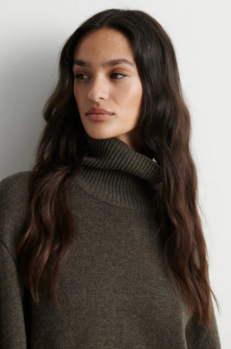 second-female-59195-alpha-knit-t-neck-8004-black-olive-bruin-2 Second Female-59195-Alpha Knit T-neck-8004 Black Olive-BRUIN
