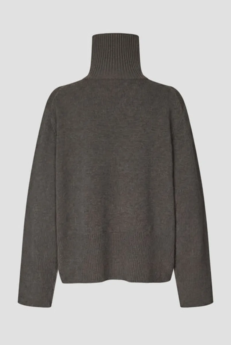 second-female-59195-alpha-knit-t-neck-8004-black-olive-bruin-5 Second Female-59195-Alpha Knit T-neck-8004 Black Olive-BRUIN