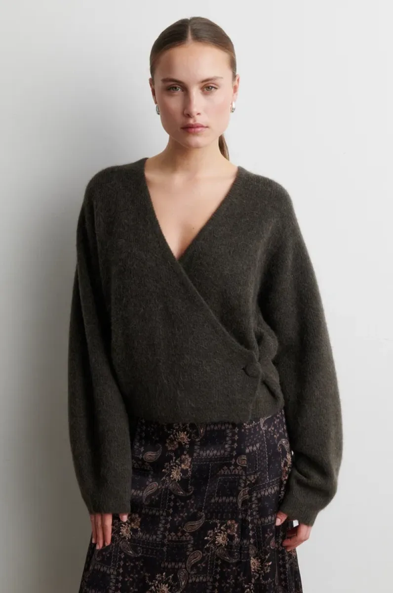 second-female-60542-gaby-wrap-knit-8004-black-olive-bruin-1 Second Female-60542-Gaby Wrap Knit-8004 Black Olive-BRUIN