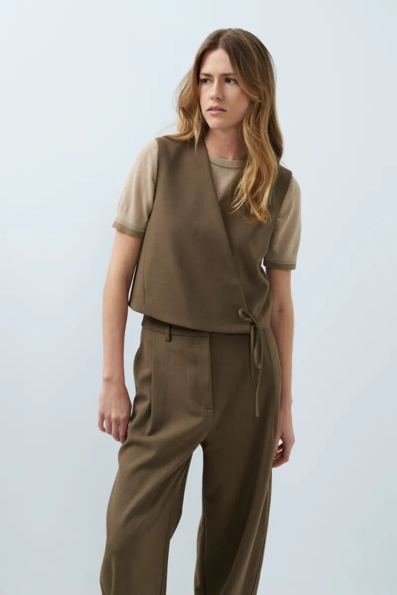 YAYA-Geweven gilet met overslageffe; Polyester/Rayon Silk/Elastane; 90617-01-521009-608-90617-BRUIN
