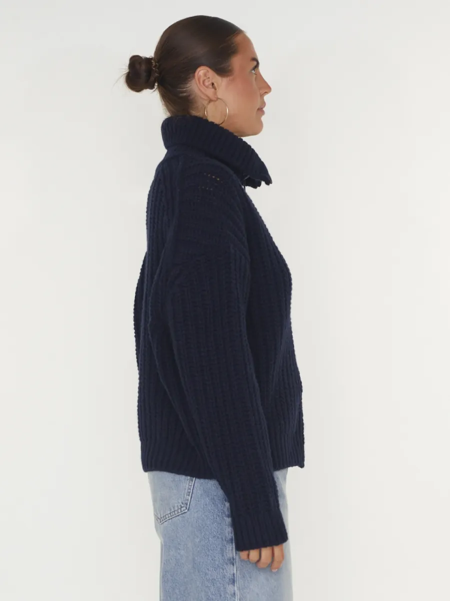 closed-high-collar-zipped-card-c96945-986-22-568-marine-3 Closed-High collar zipped card-C96945-986-22-568-MARINE