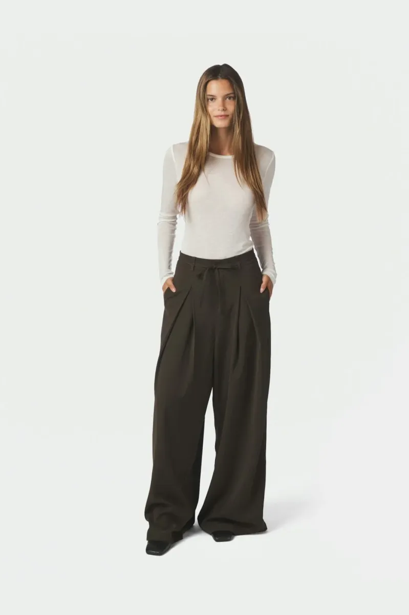 neo-noir-nika-structure-shorts-170464-676-dark-brown-donker-bruin-3 Neo Noir-Nika Structure Shorts-170464-676 Dark Brown-DONKER BRUIN