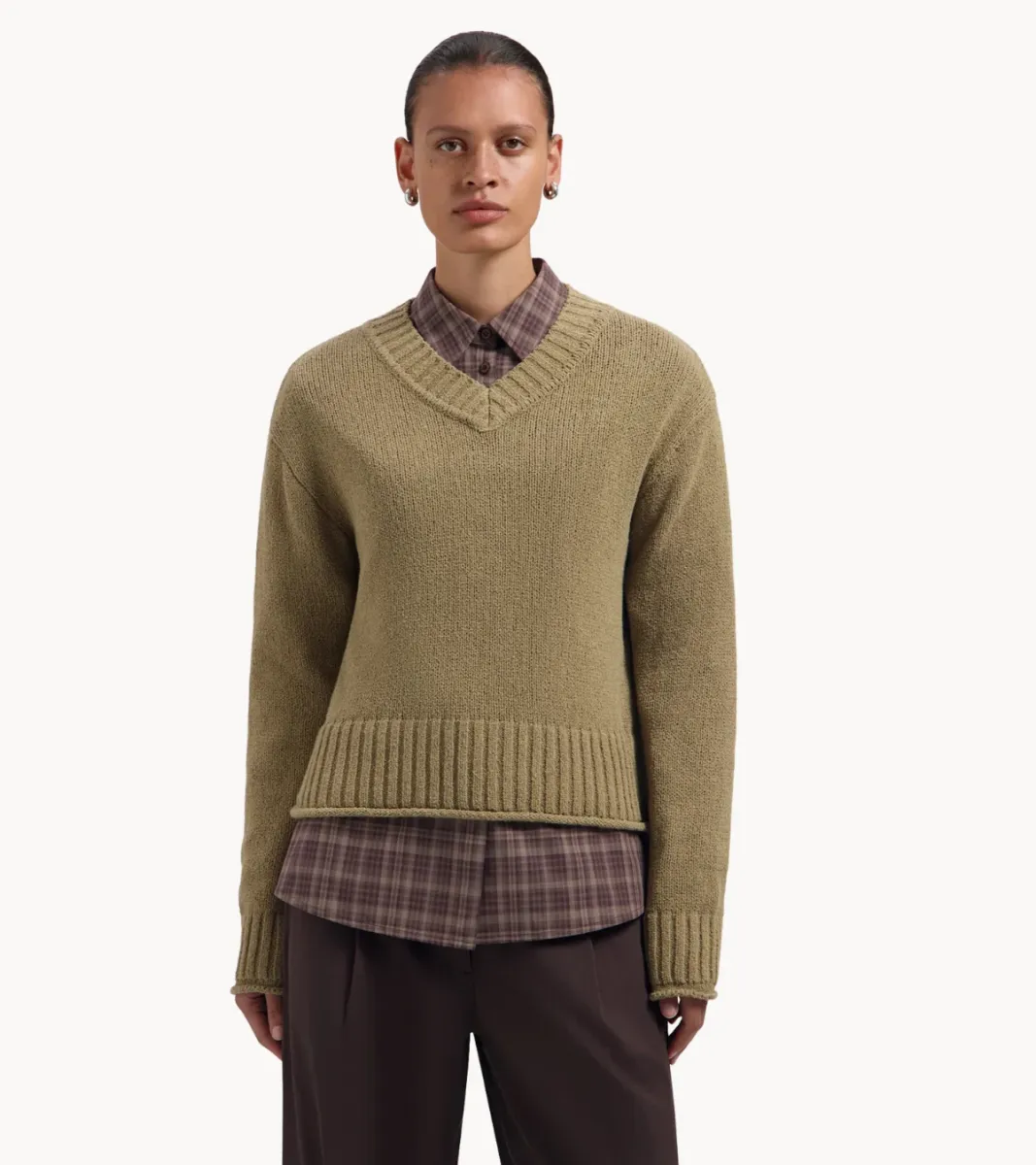 Olaf-Knitted v-neck-W260700-Treehouse-BRUIN