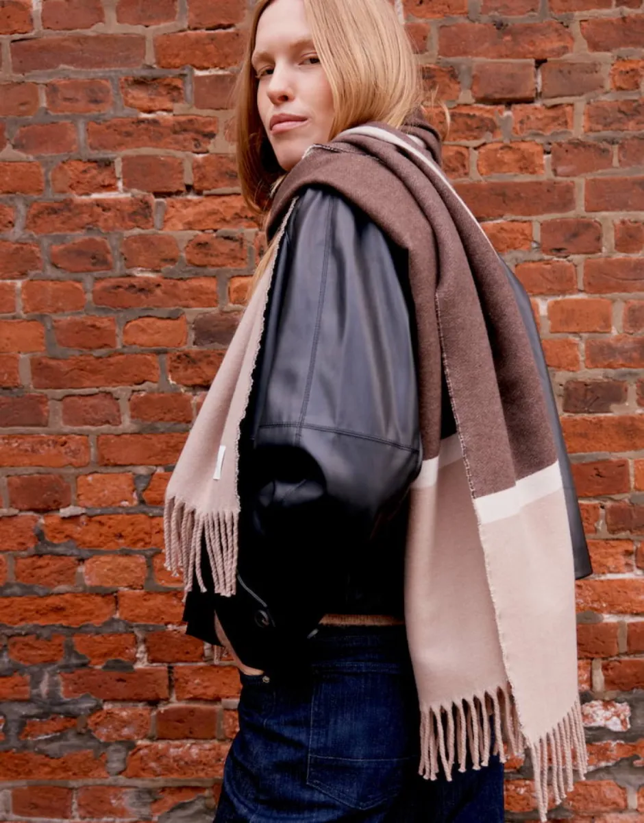 opus-aglinda-scarf-10621014482462-20040-affogato-bruin-4 Opus-Aglinda scarf-10621014482462-20040 Affogato-BRUIN