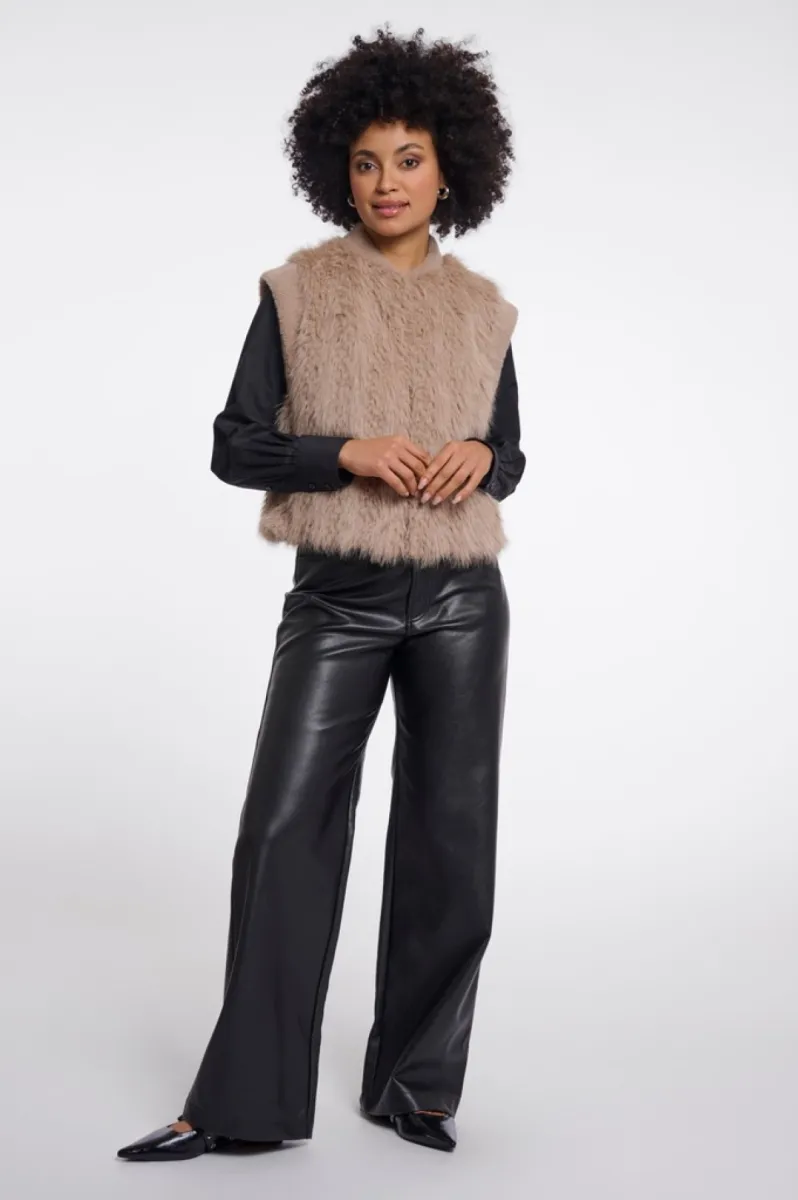 rino-pelle-faux-fur-waistcoat-with-hook-eye-closure-alvita7002612-999021-oat-zand-1 RINO & PELLE-Faux Fur Waistcoat With Hook & Eye Closure-Alvita.7002612-999021 Oat-ZAND