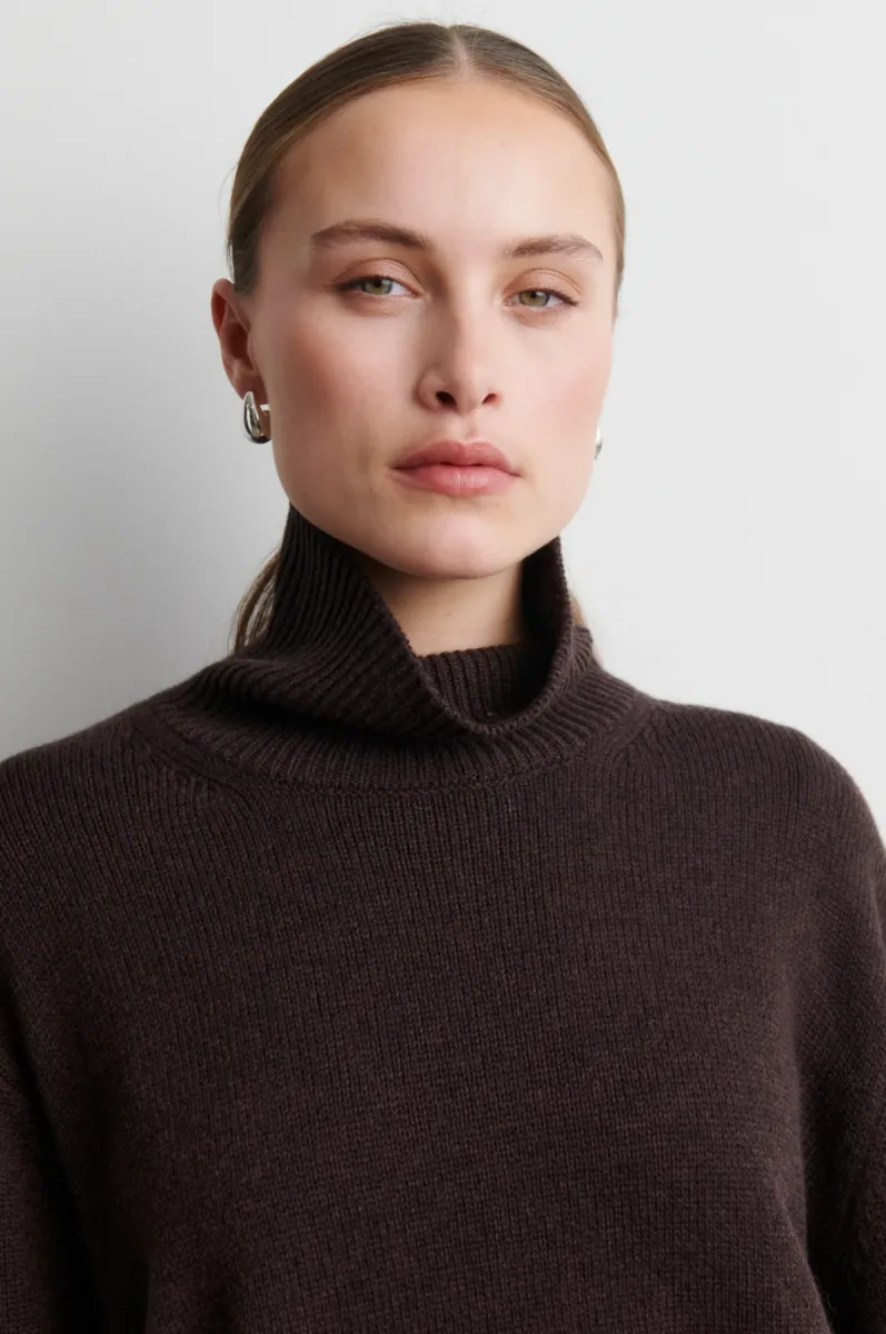 second-female-apha-knit-t-neck-61110-6146-dark-brown-donker-bruin-2 Second Female-Apha Knit T-neck-61110-6146 Dark Brown-DONKER BRUIN
