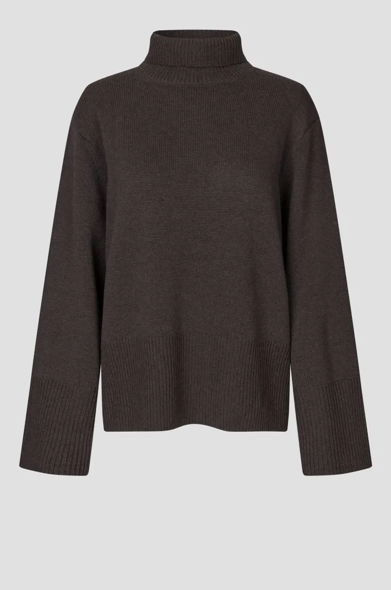 Second Female-Apha Knit T-neck-61110-6146 Dark Brown-DONKER BRUIN