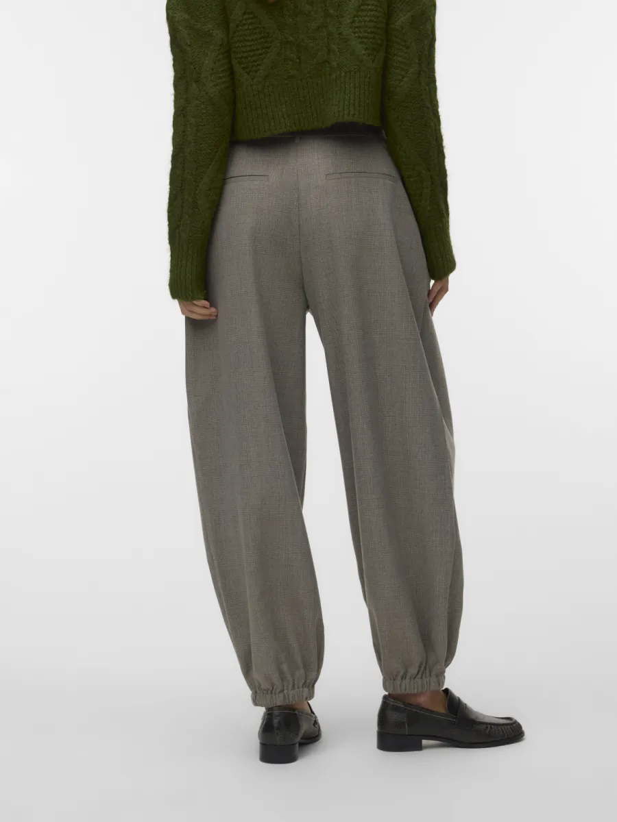 vero-moda-vmbestie-mw-ballon-check-pant-10352458-silver-mink-zand-3 VERO MODA-VMBESTIE MW BALLON CHECK PANT-10352458-Silver Mink-ZAND