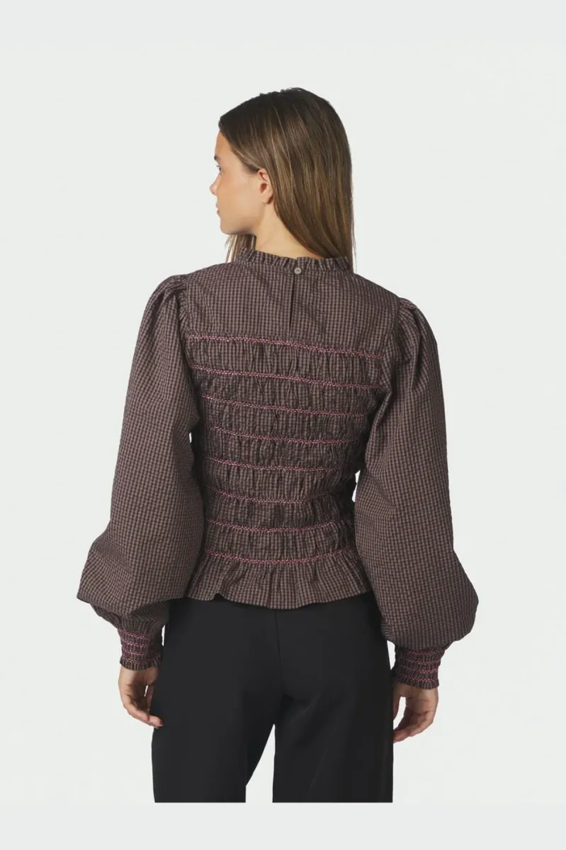 neo-noir-oliana-check-blouse-170534-306-dusty-brown-bruin-combinaties-3 Neo Noir-Oliana Check Blouse-170534-306 Dusty Brown-BRUIN COMBINATIES