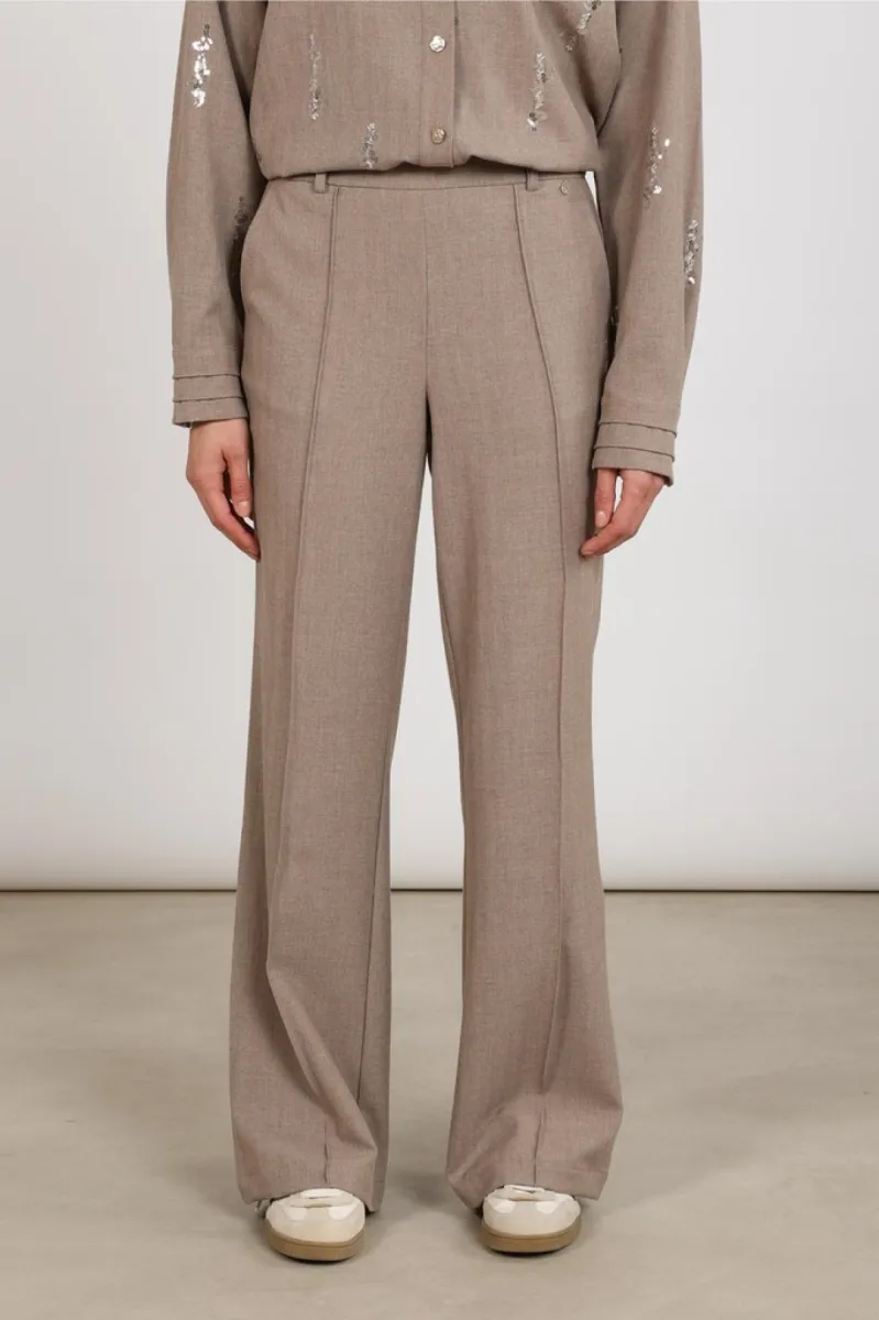 nukus-jill-nkf09077-60-taupe-taupe-1 NUKUS-Jill-NKF09077-60 Taupe-TAUPE