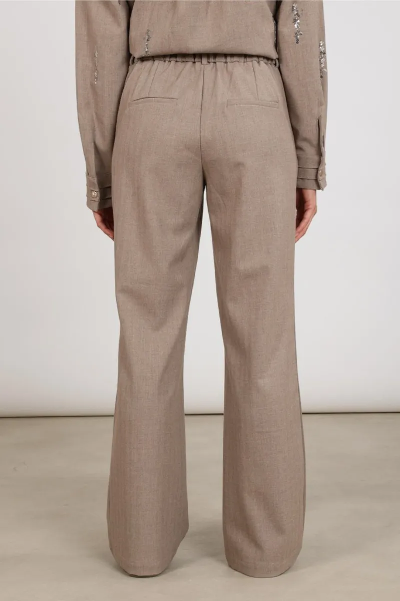 nukus-jill-nkf09077-60-taupe-taupe-2 NUKUS-Jill-NKF09077-60 Taupe-TAUPE