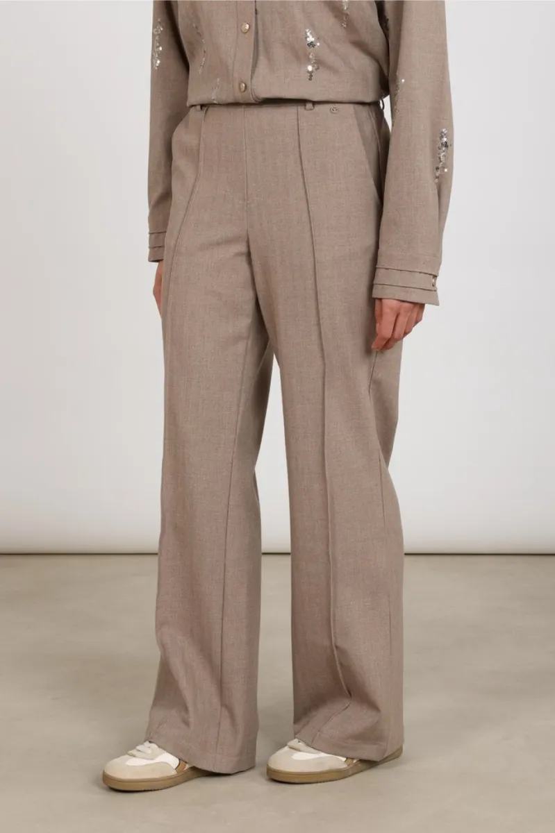 nukus-jill-nkf09077-60-taupe-taupe-3 NUKUS-Jill-NKF09077-60 Taupe-TAUPE