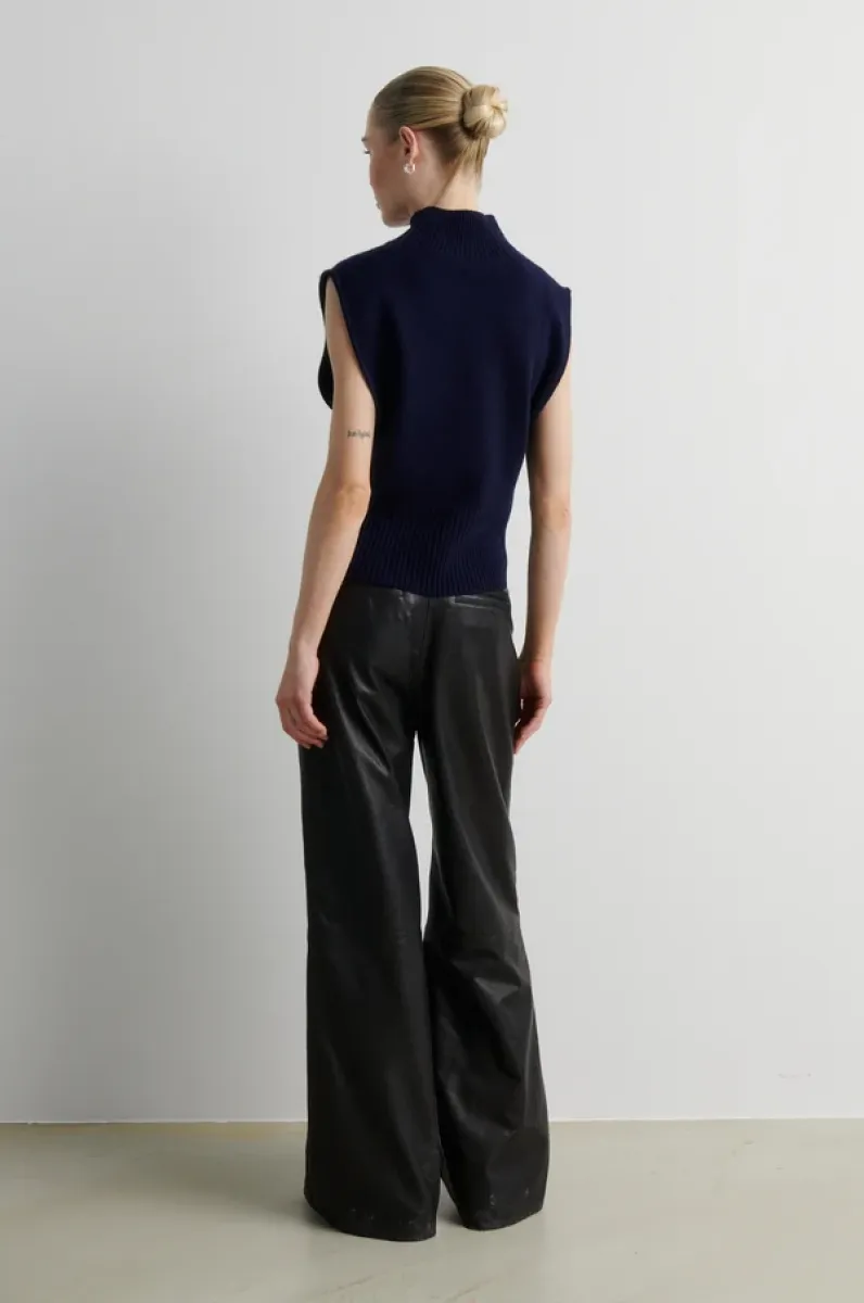second-female-61372-longo-knit-t-neck-vest-5994-night-sky-navy-2 Second Female-61372-Longo Knit T-neck Vest-5994 Night Sky-NAVY